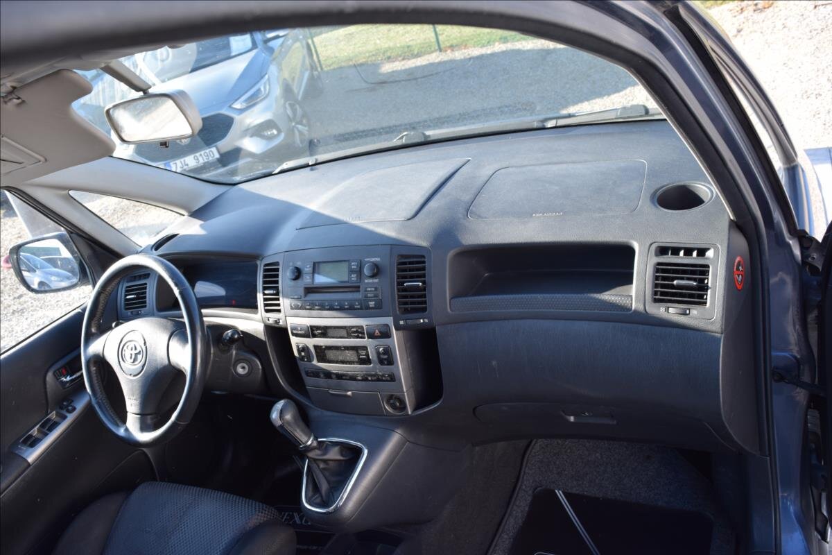 Toyota Corolla Verso Kombi 1,6 l 81 kw