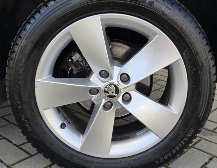 Škoda Karoq SUV / Terénní 1,5 l 110 kw