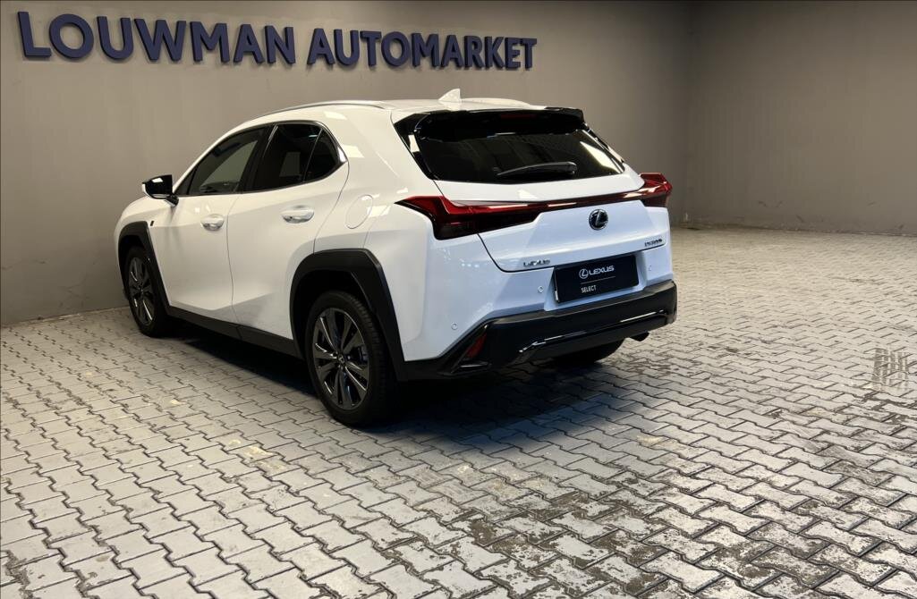 Lexus UX 300h Hatchback 2,0 l 146 kw