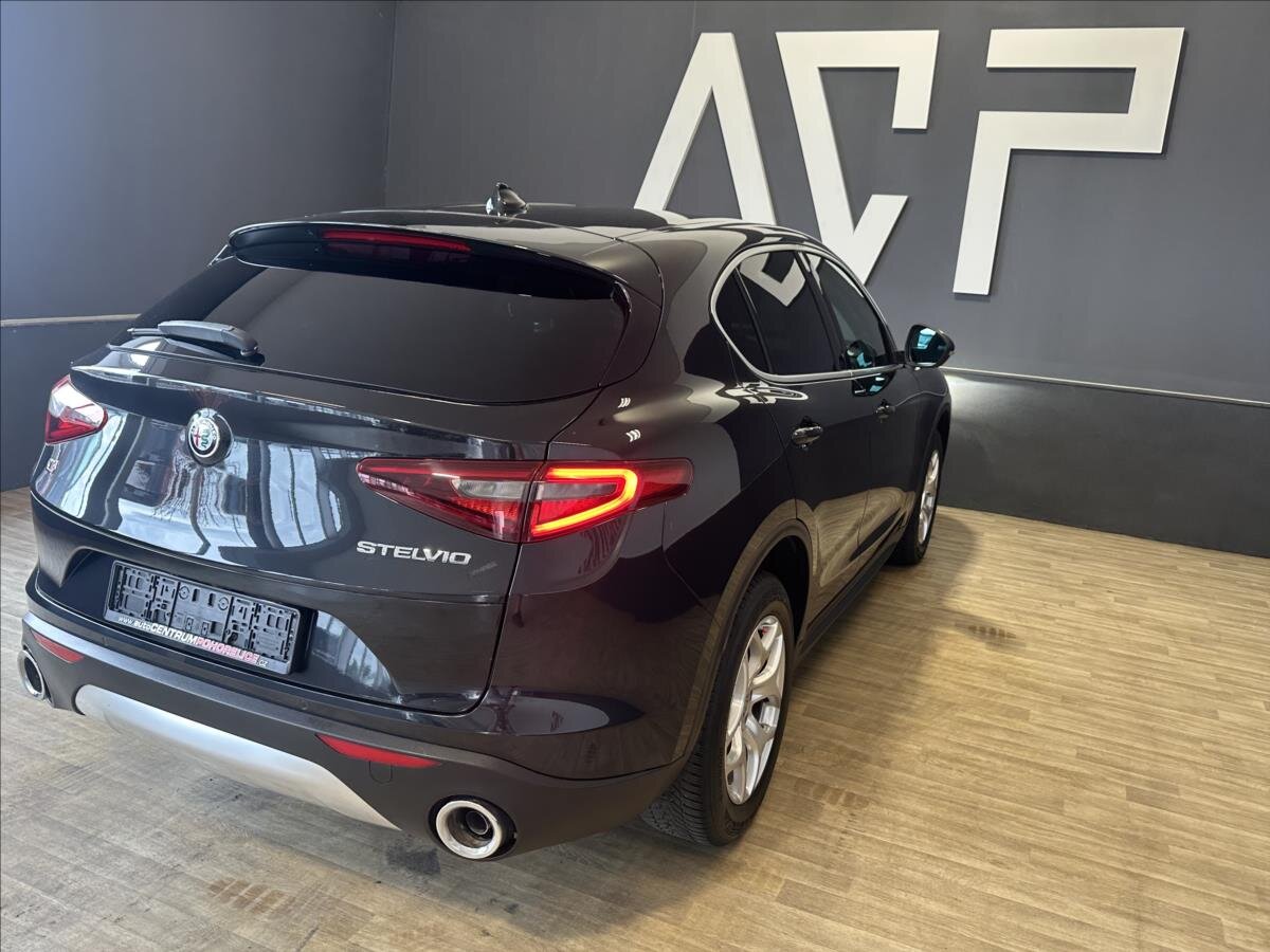 Alfa Romeo Stelvio SUV / Terénní 2,1 l 154 kw