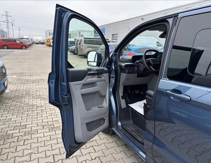 Ford Tourneo Custom 22