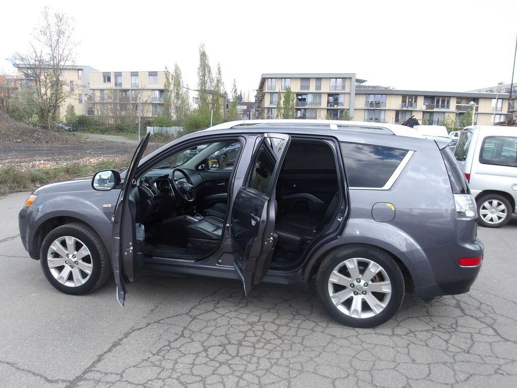 Mitsubishi Outlander SUV / Terénní 2,4 l 125 kw