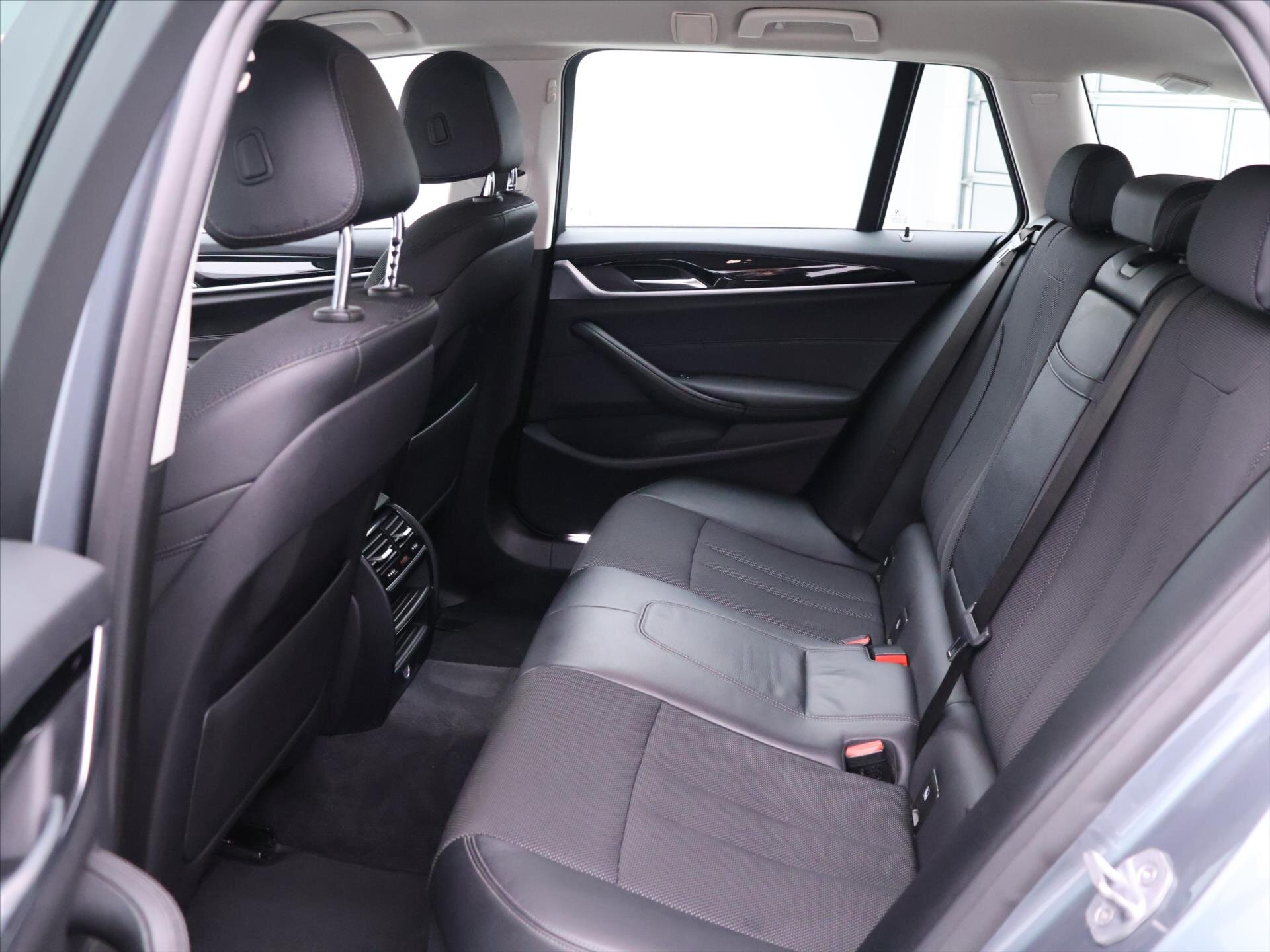 BMW Řada 5 Kombi 2,0 l 140 kw