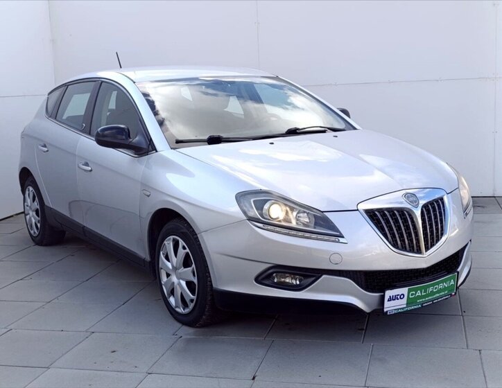 Lancia Delta Hatchback 1,6 l 88 kw