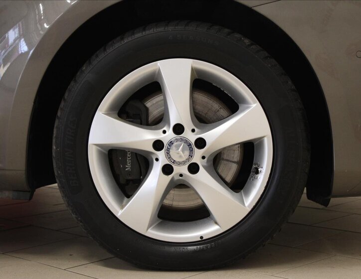 Mercedes-Benz Třídy V Kombi 2,1 l 140 kw