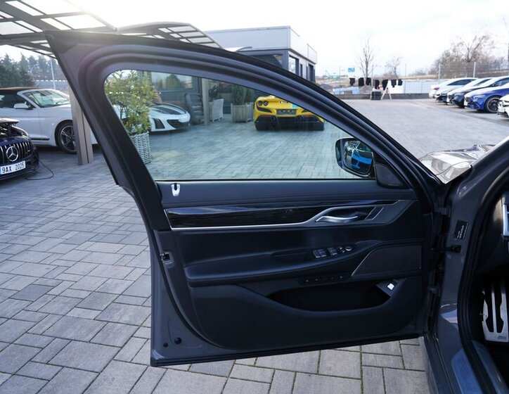BMW Řada 7 14