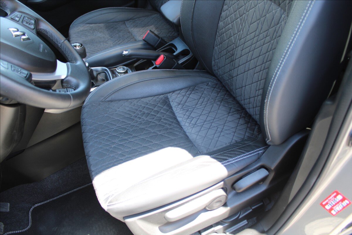 Suzuki Vitara SUV / Terénní 1,4 l 95 kw