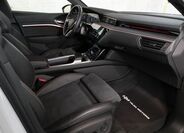 Audi e-tron 12