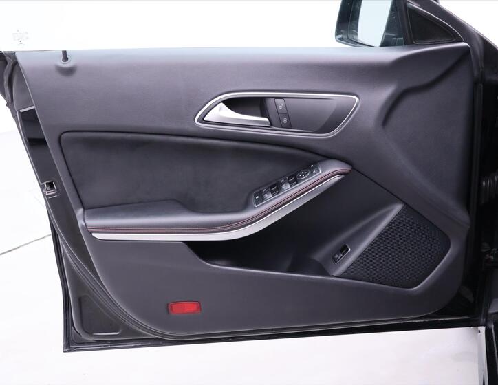 Mercedes-Benz CLA 11