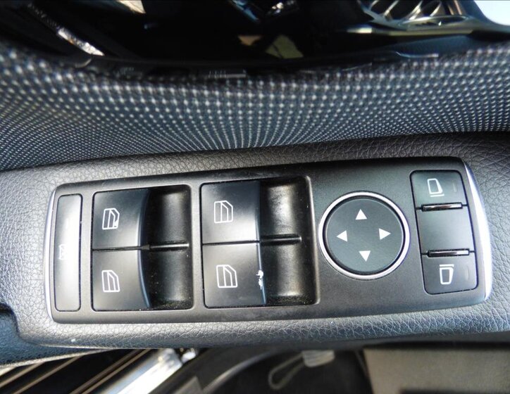 Mercedes-Benz Třídy C Sedan / Limuzína 2,1 l 88 kw