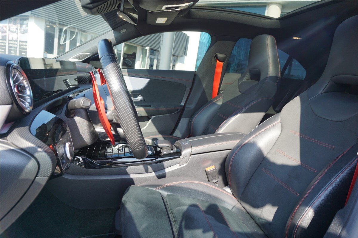 Mercedes-Benz CLA Kupé 2,0 l 225 kw