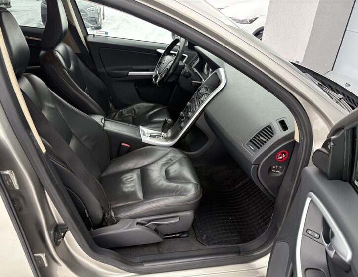 Volvo XC60 SUV 2,4 l 120 kw