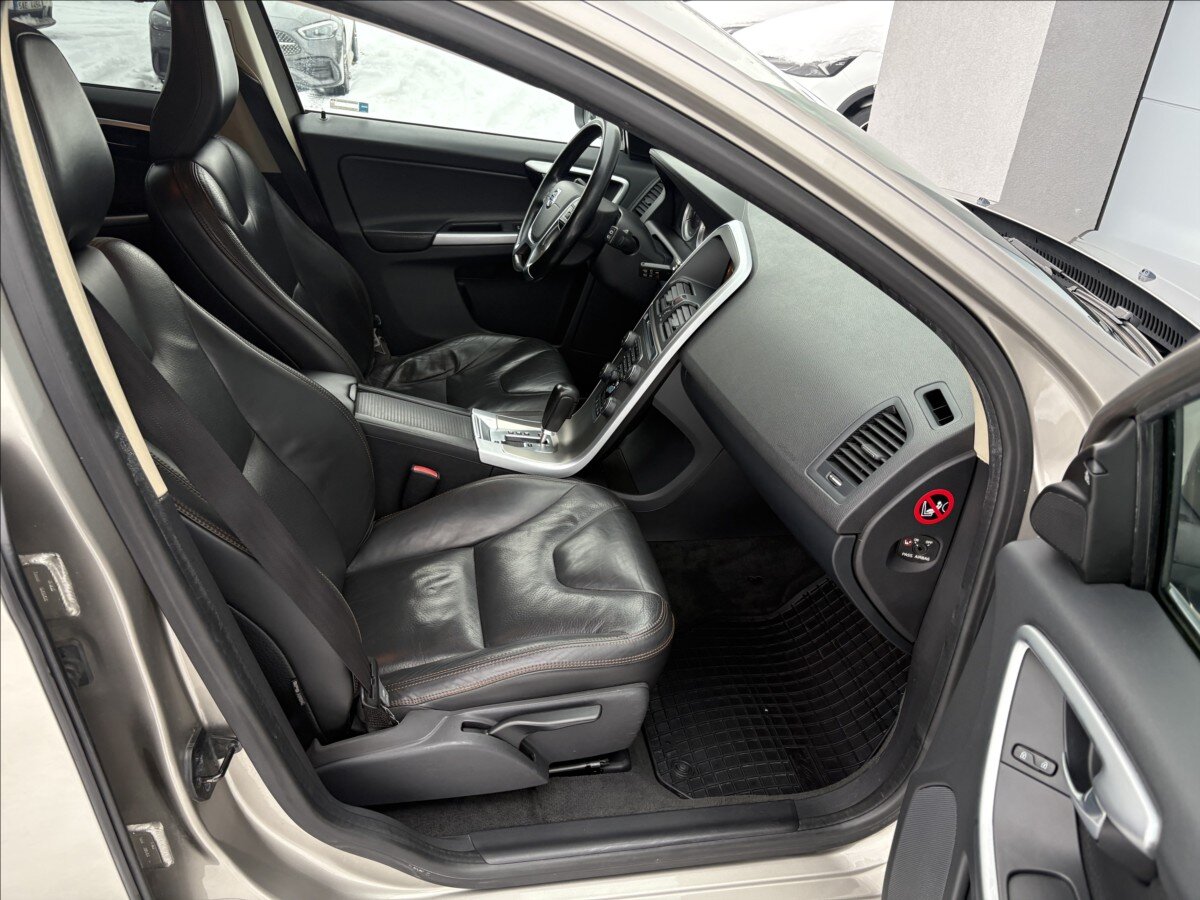 Volvo XC60 SUV 2,4 l 120 kw