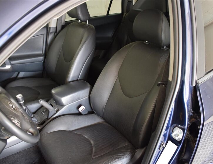 Toyota RAV4 SUV / Terénní 2,2 l 130 kw