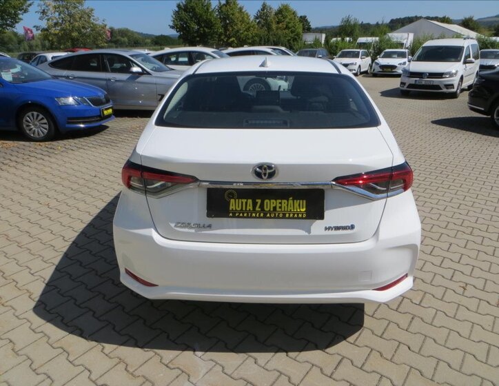 Toyota Corolla Sedan / Limuzína 1,8 l 72 kw