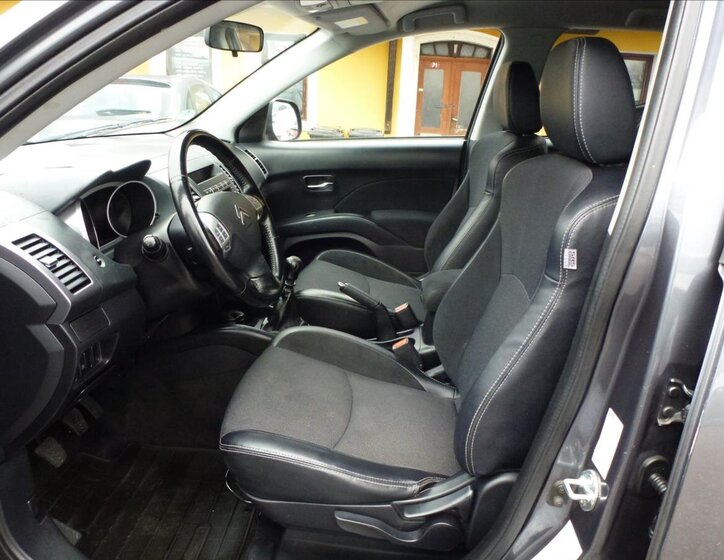 Citroën C-Crosser SUV 2,2 l 115 kw