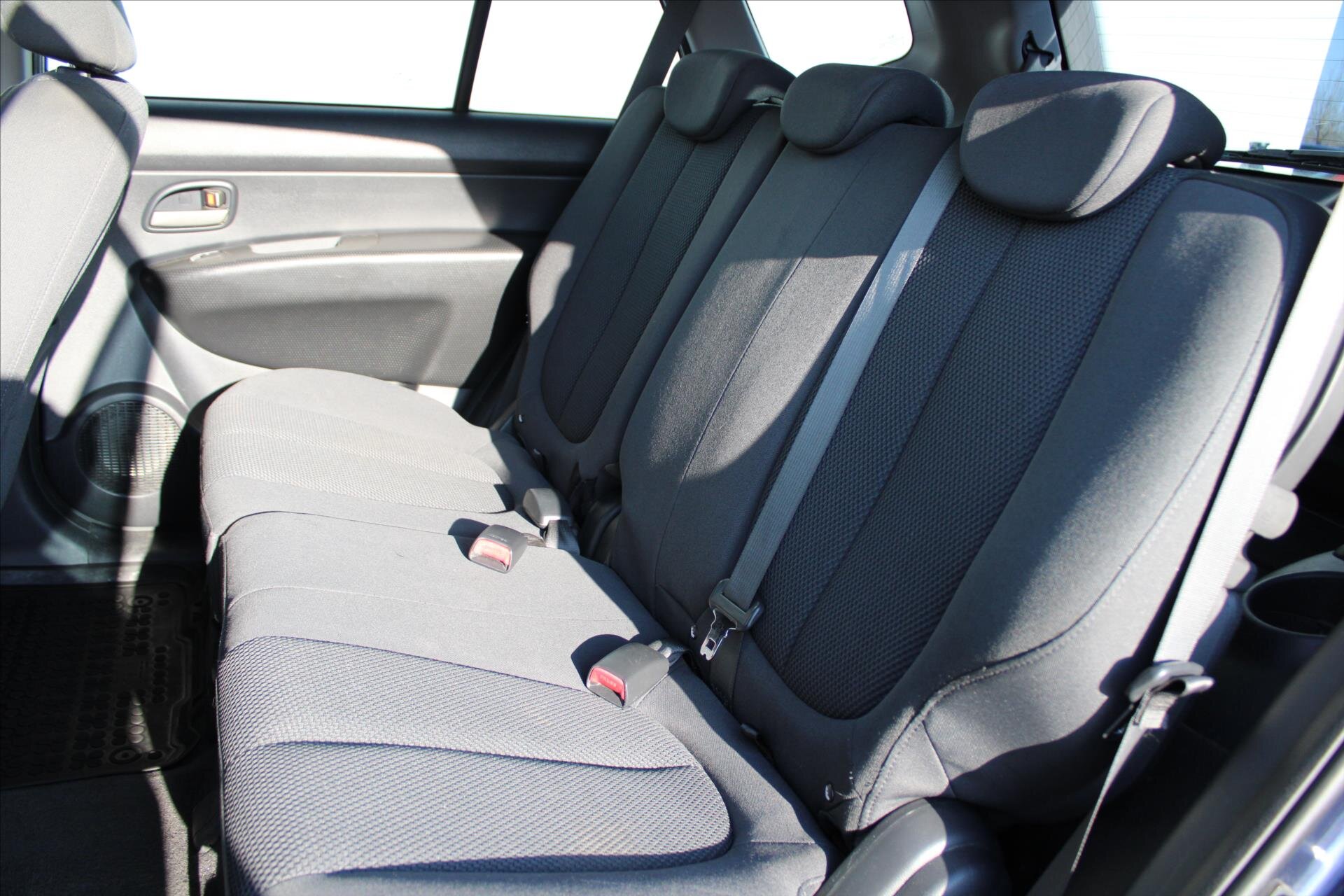 KIA Carens MPV 2,0 l 100 kw