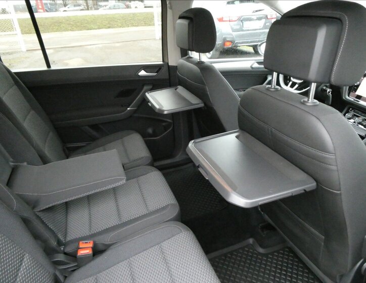 Volkswagen Touran 27