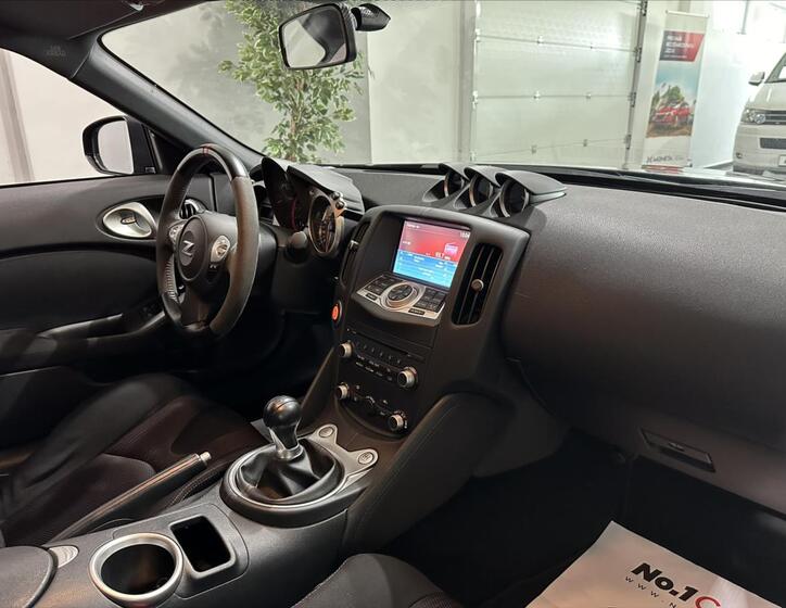 Nissan 370 Z 18