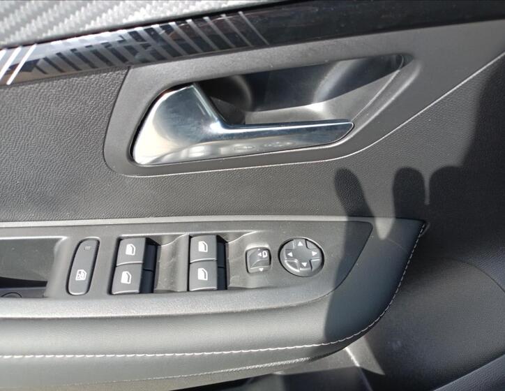 Peugeot 208 24