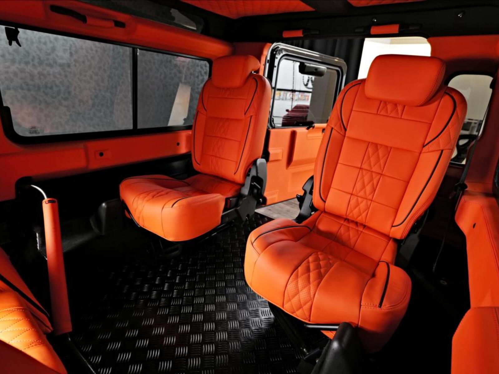 Land Rover Defender 25