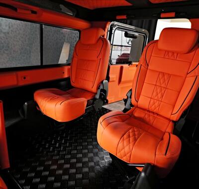 Land Rover Defender 25
