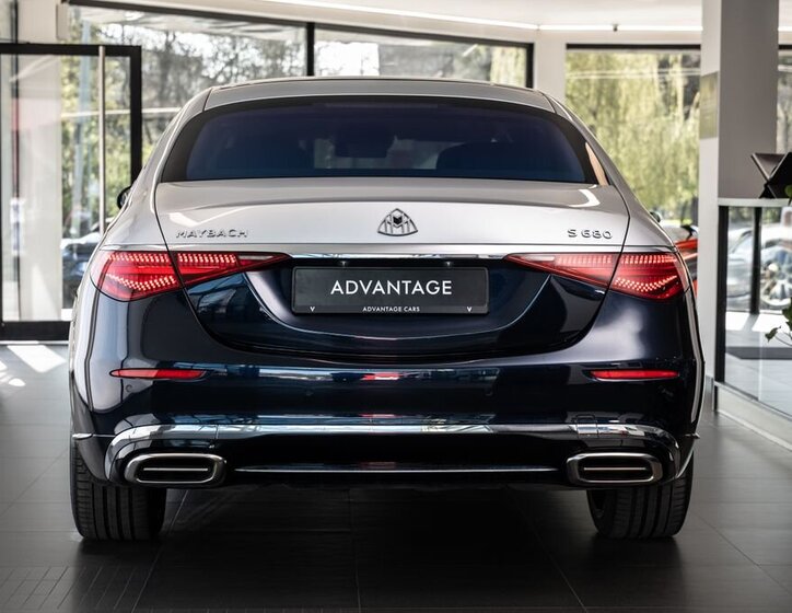 Mercedes-Benz Ostatní Sedan / Limuzína 6,0 l 450 kw