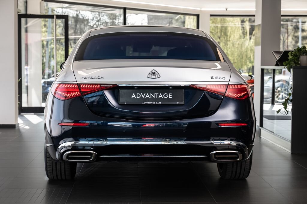 Mercedes-Benz Ostatní Sedan / Limuzína 6,0 l 450 kw