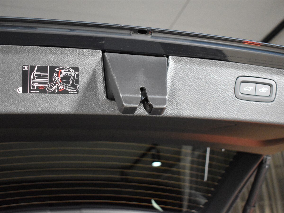 Volvo XC90 SUV / Terénní 2,0 l 335 kw