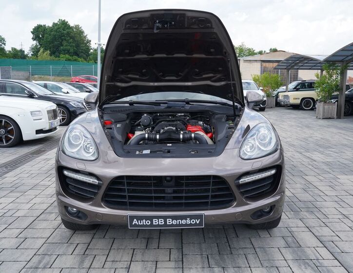Porsche Cayenne 9