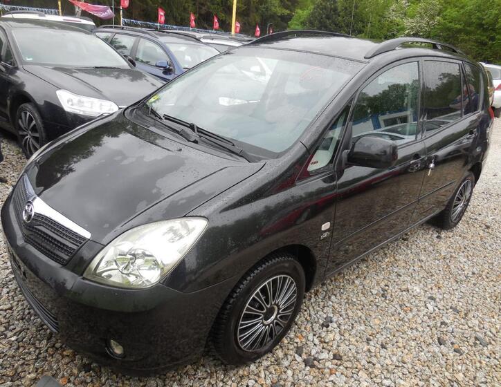 Toyota Corolla Verso 1