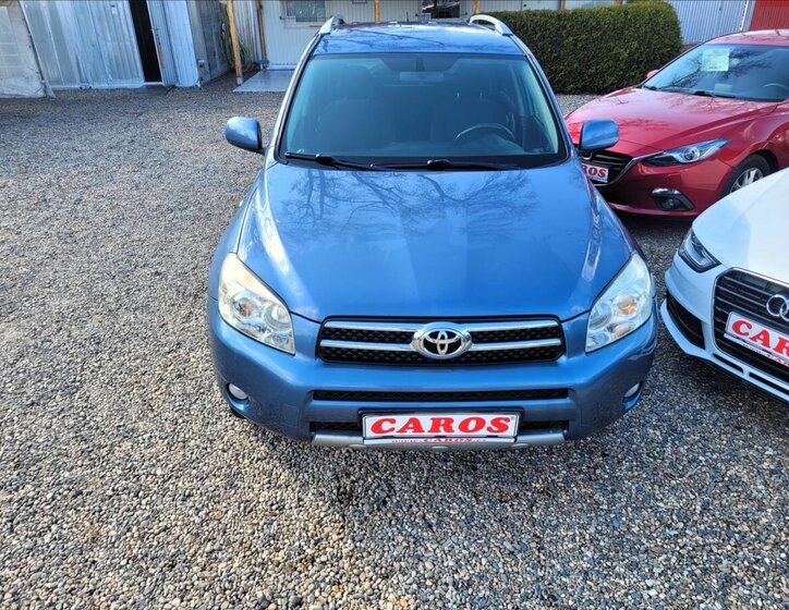 Toyota RAV4 SUV / Terénní 2,2 l 100 kw