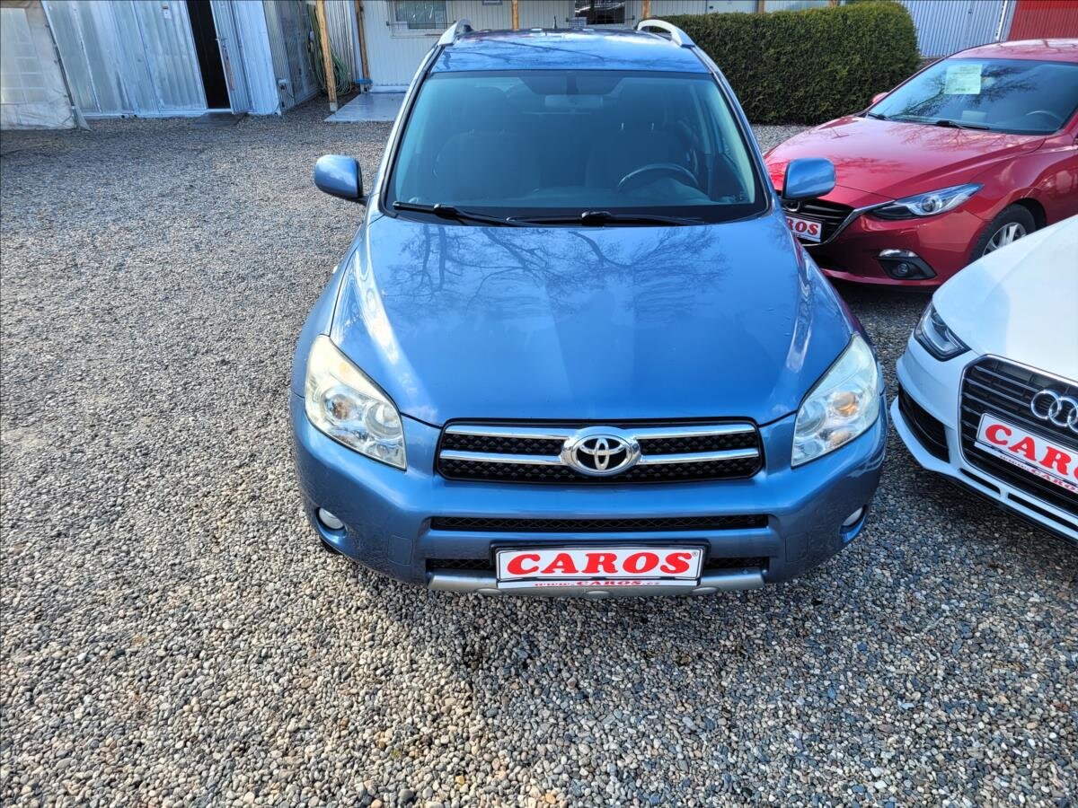 Toyota RAV4 SUV / Terénní 2,2 l 100 kw