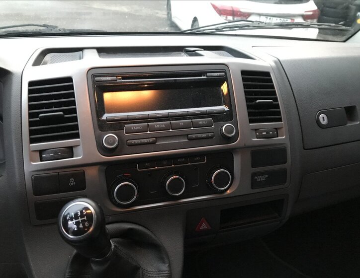 Volkswagen Caravelle 11