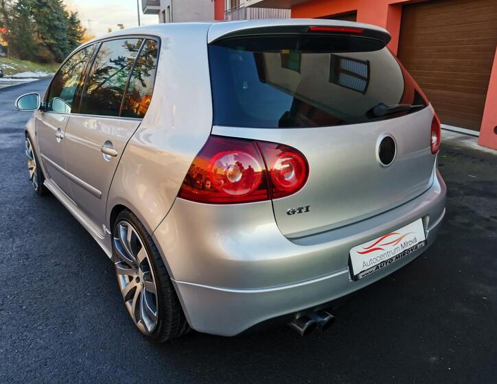 Volkswagen Golf 10