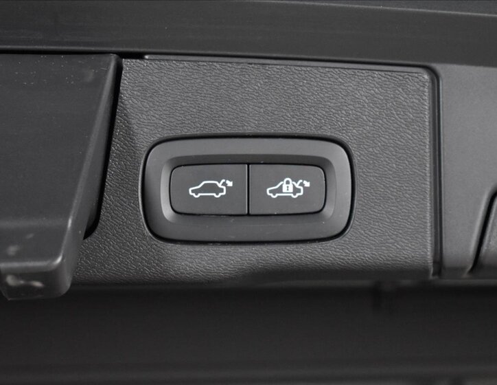 Volvo XC60 SUV / Terénní 2,0 l 145 kw