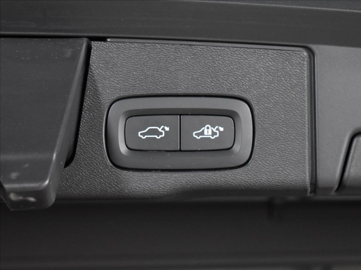 Volvo XC60 SUV / Terénní 2,0 l 145 kw