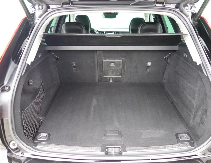 Volvo XC60 SUV / Terénní 2,0 l 110 kw