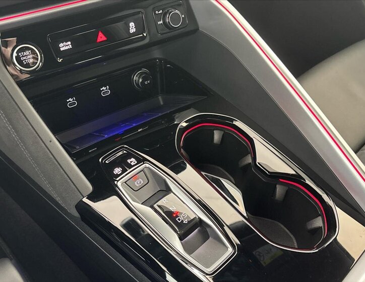 Audi Q5 SUV / Terénní 2,0 l 150 kw