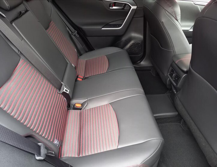 Toyota RAV4 SUV 2,5 l 225 kw