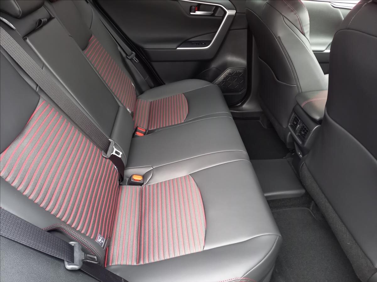 Toyota RAV4 SUV 2,5 l 225 kw