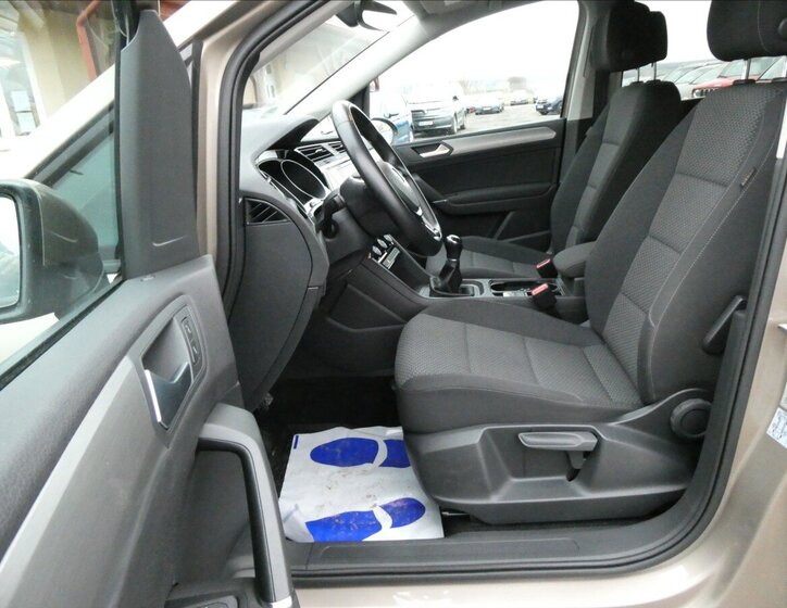 Volkswagen Touran 20