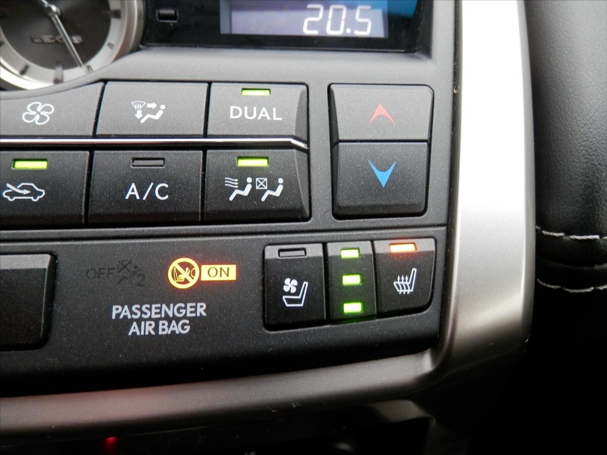 Lexus NX 300h SUV / Terénní 2,5 l 114 kw