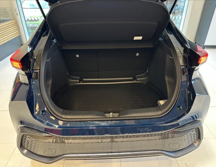 Toyota C-HR SUV 1,8 l 103 kw