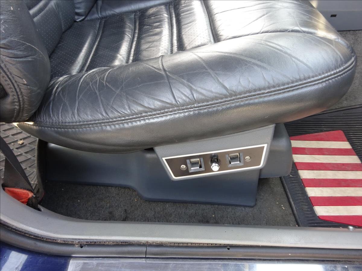 Jeep Cherokee SUV 4,0 l 136 kw