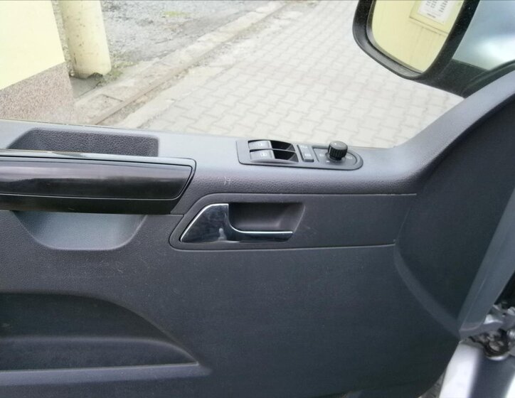 Volkswagen Multivan Kombi 2,0 l 103 kw