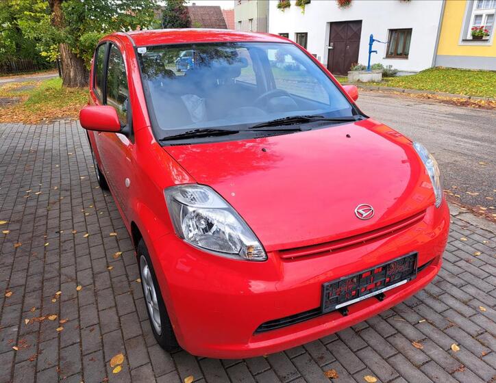 Daihatsu Sirion 17