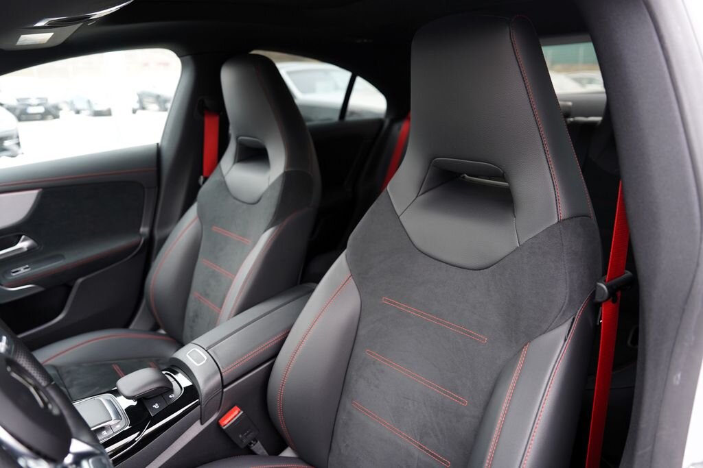 Mercedes-Benz CLA Sedan 2,0 l 340 kw