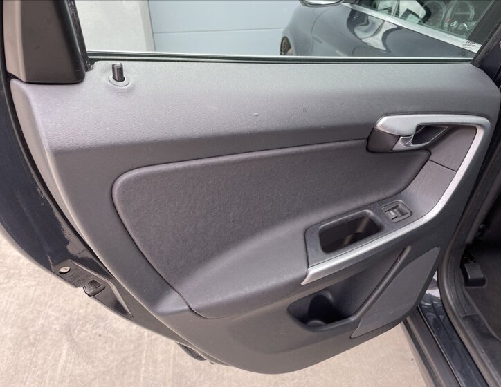 Volvo XC60 Kombi 2,4 l 151 kw