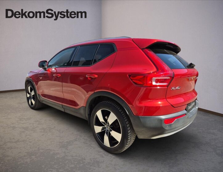 Volvo XC40 SUV / Terénní 2,0 l 145 kw